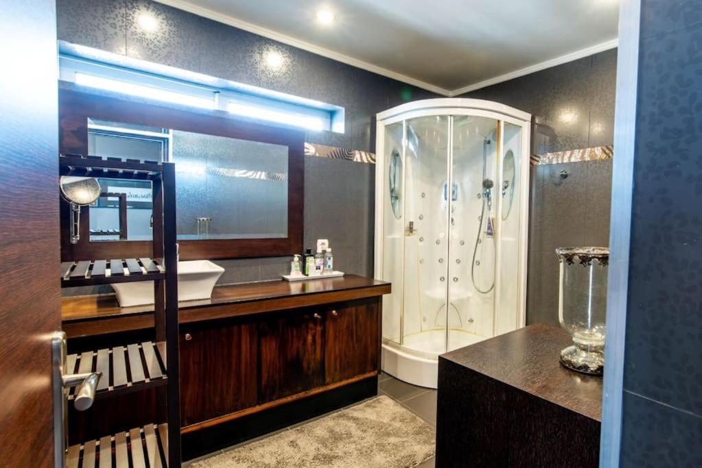 Luxury Loft By Boy Apartment Patras Exterior foto